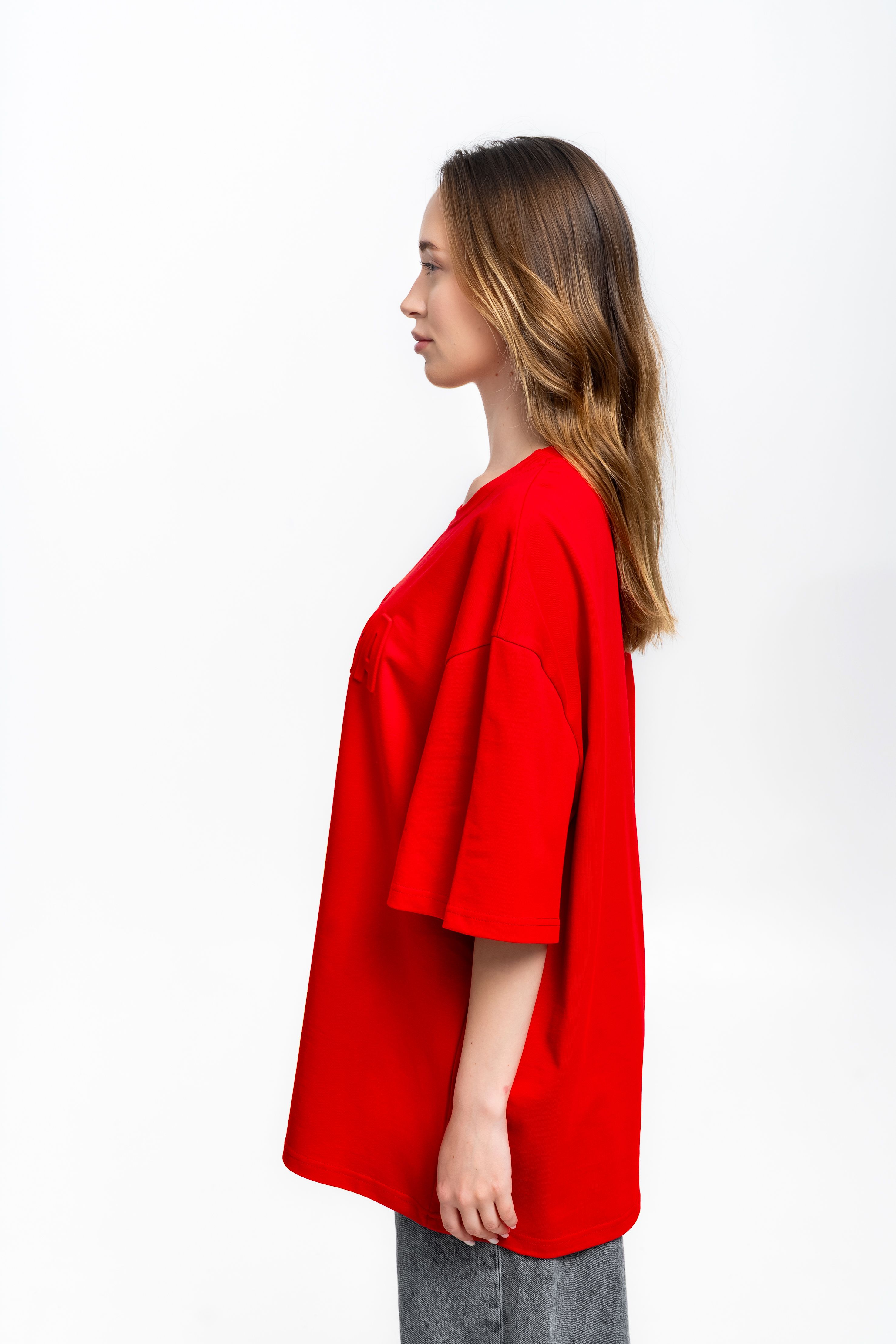 Красная футболка с объемным логотипом - Изображение 6