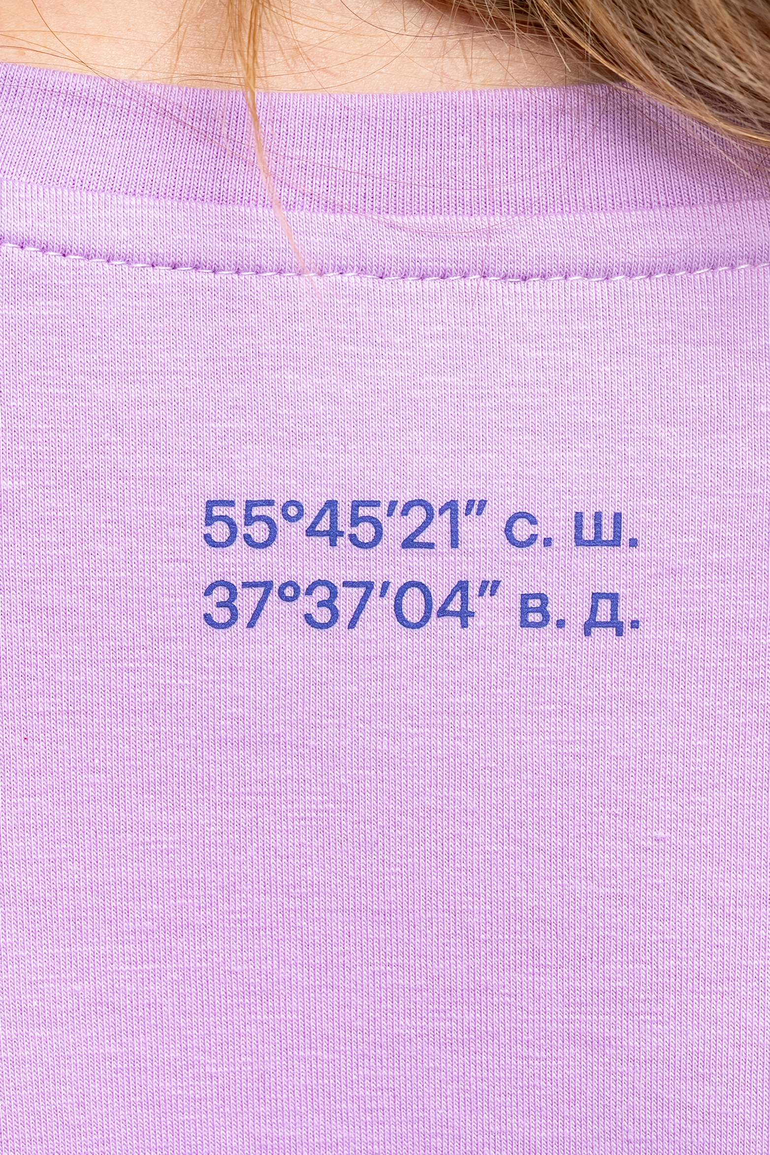 Сиреневая футболка с объемным логотипом - Изображение 3