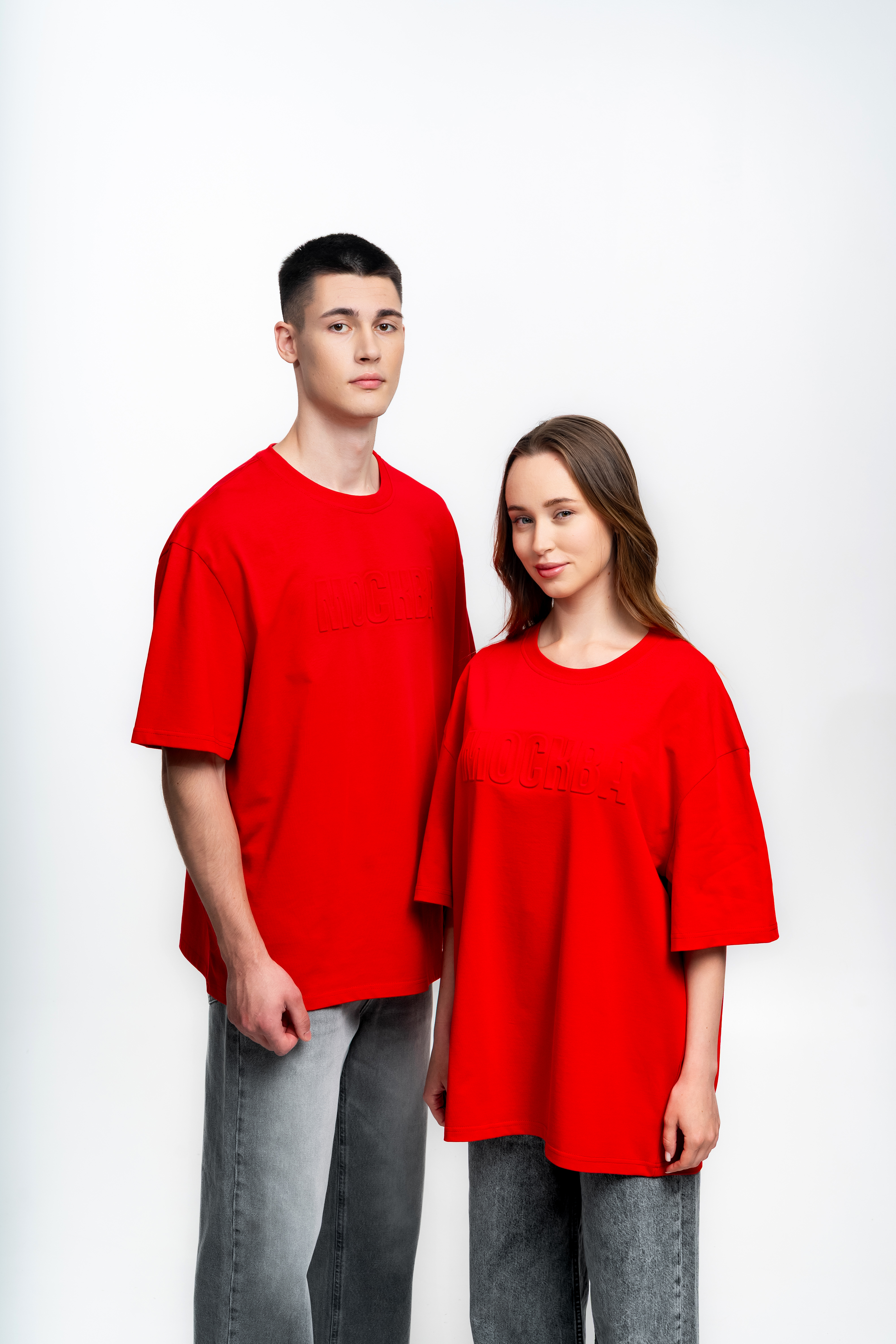 Красная футболка с объемным логотипом - Изображение 11