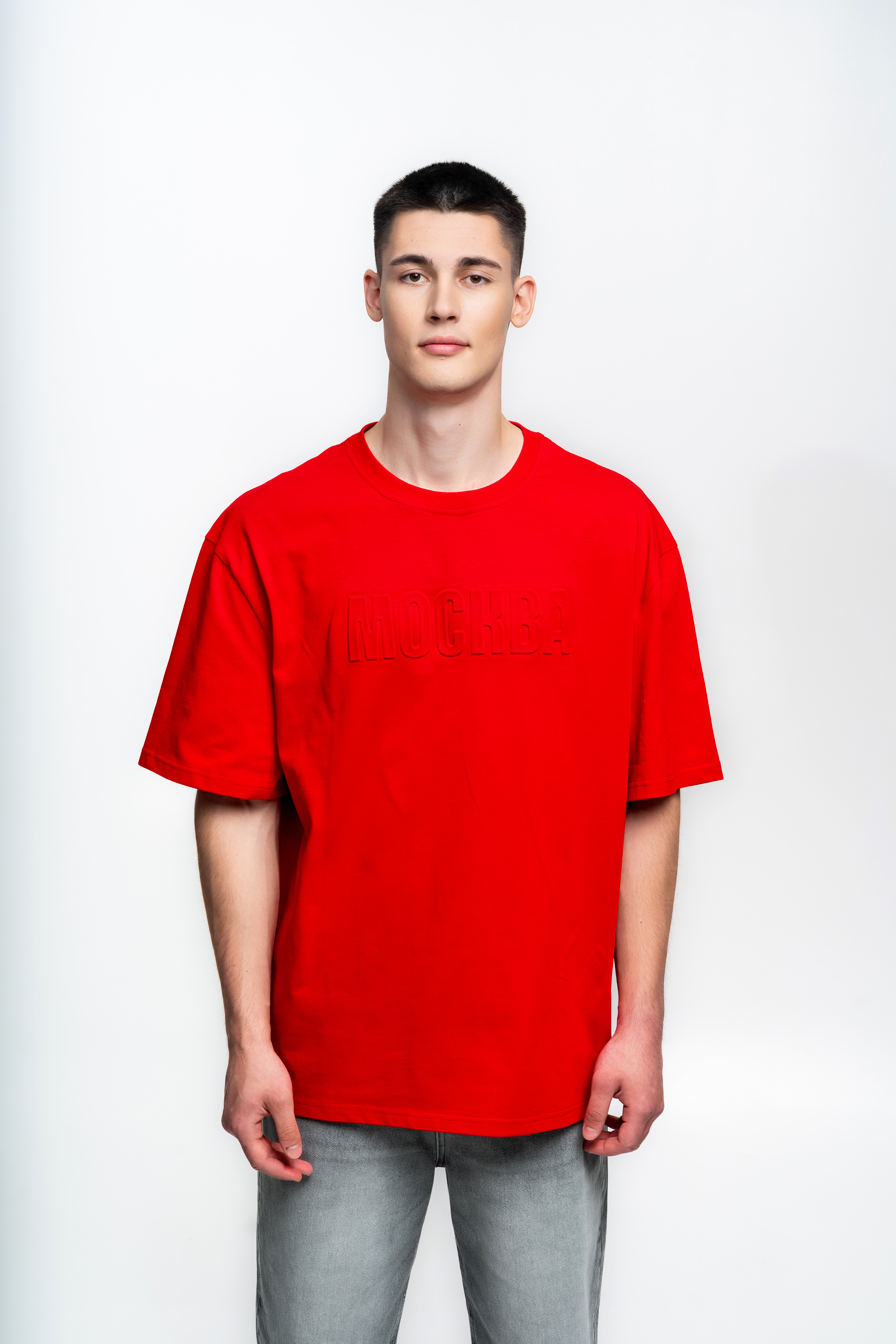 Красная футболка с объемным логотипом - Изображение 7