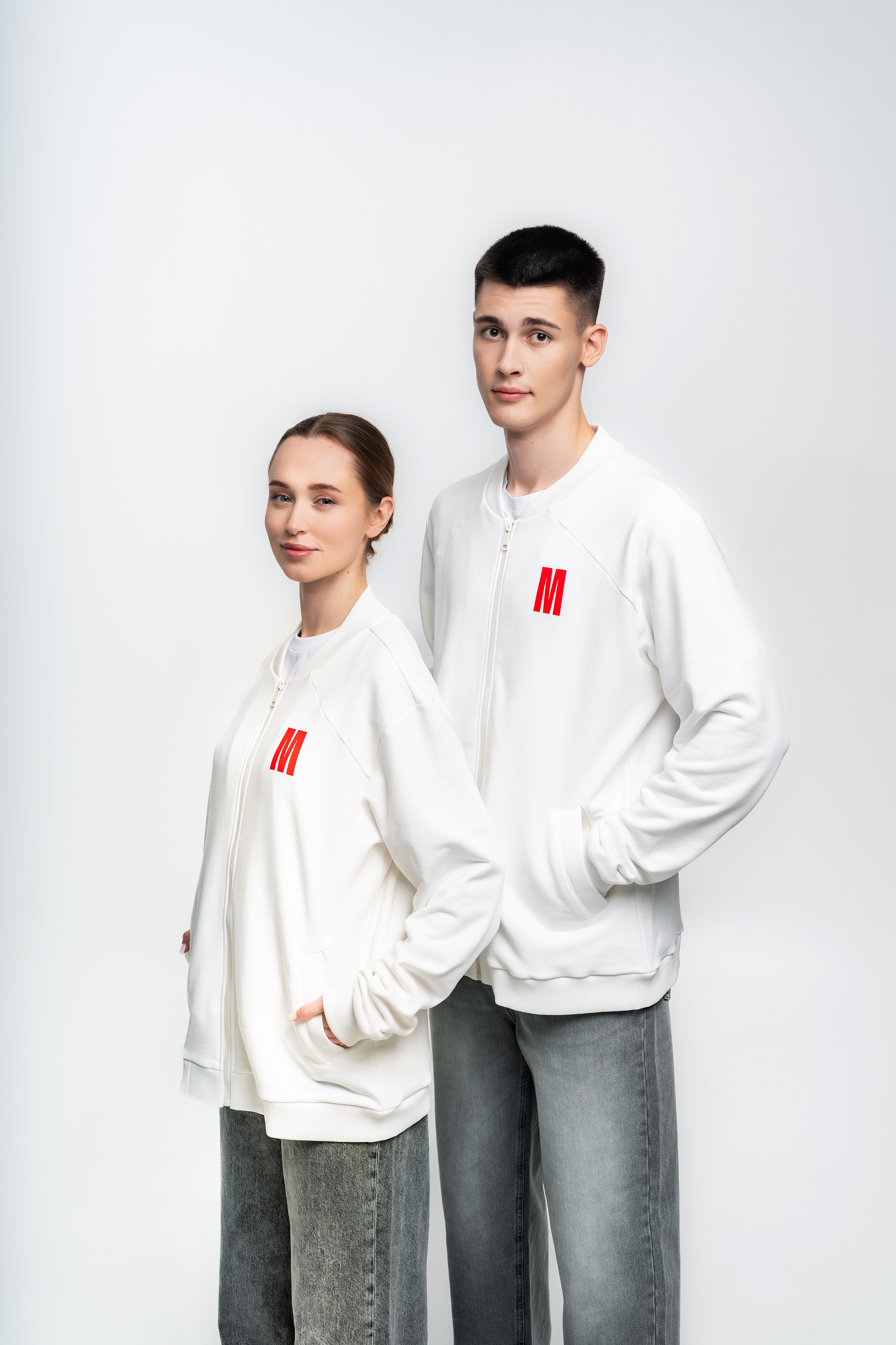 Белая толстовка на молнии без капюшона - Изображение 16