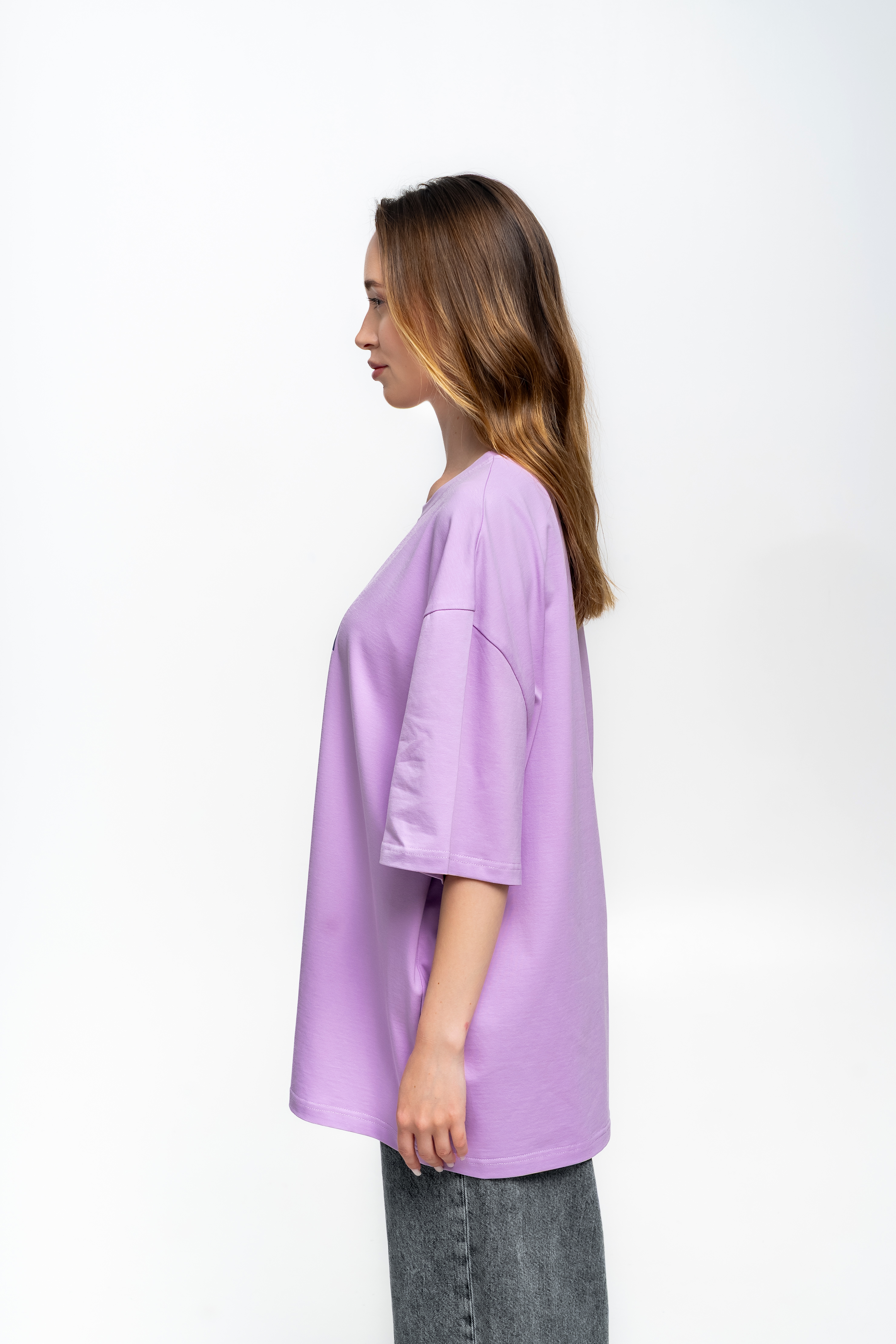 Сиреневая футболка с фиолетовым логотипом - Изображение 5