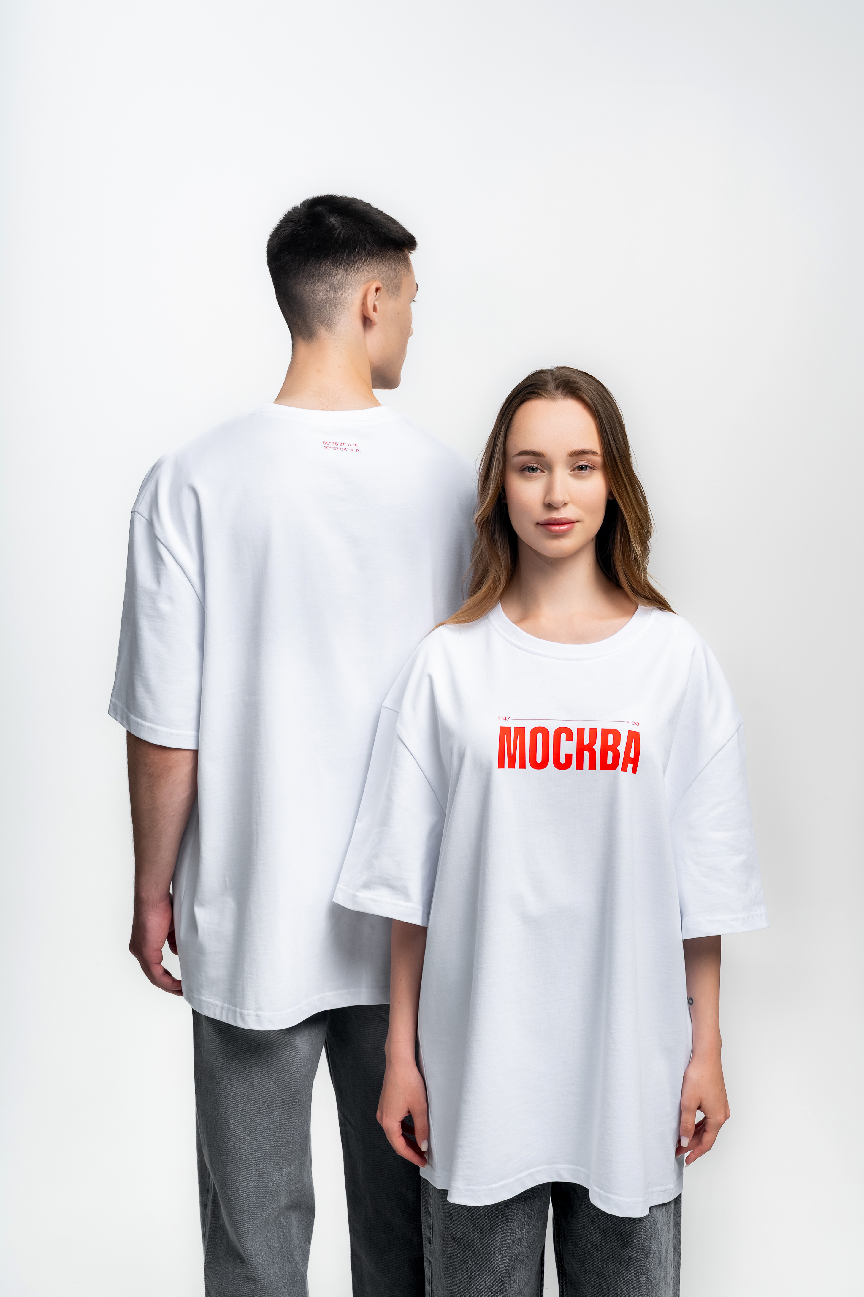 Белая футболка с красным логотипом - Изображение 15