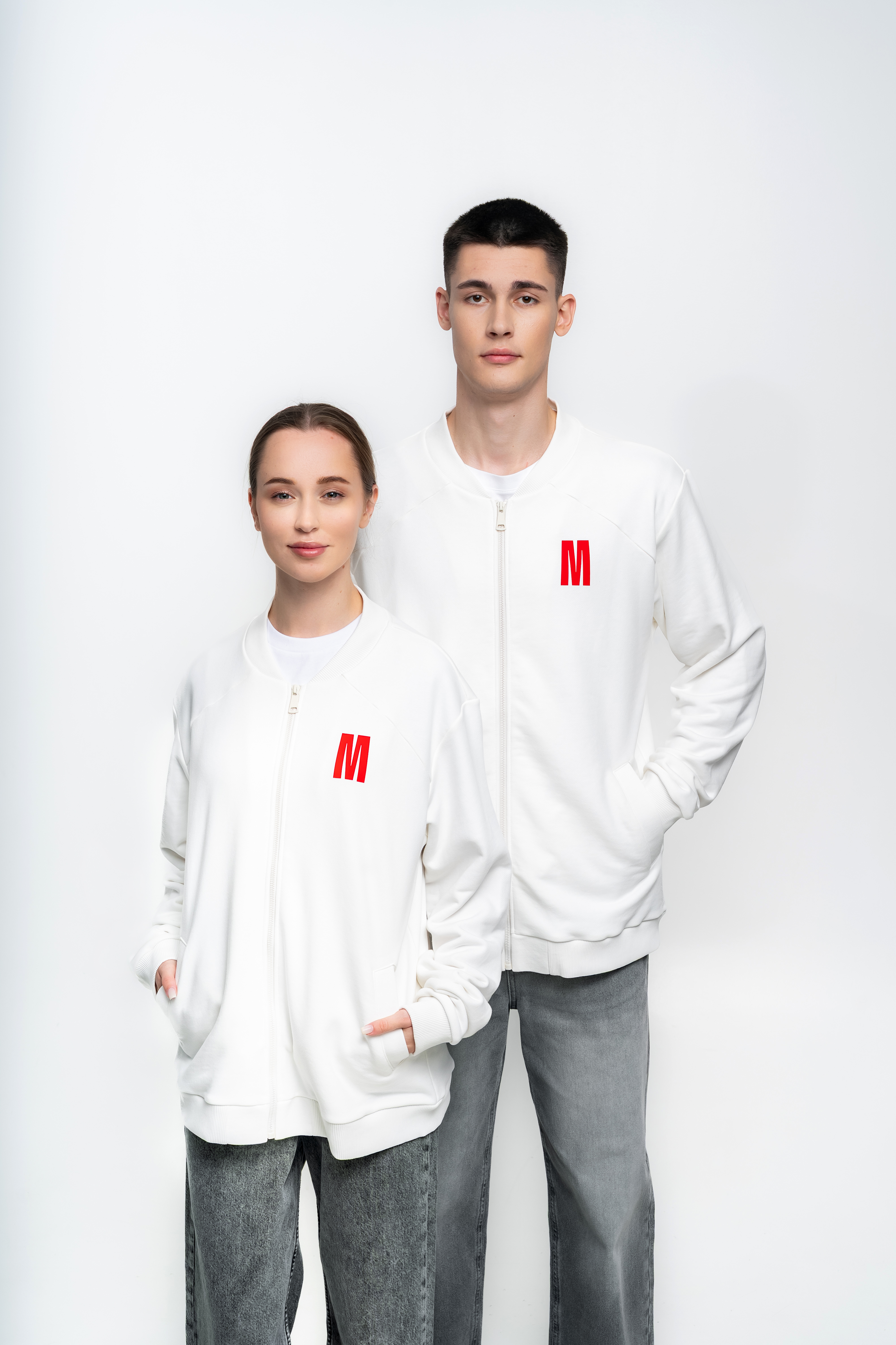 Белая толстовка на молнии без капюшона - Изображение 13