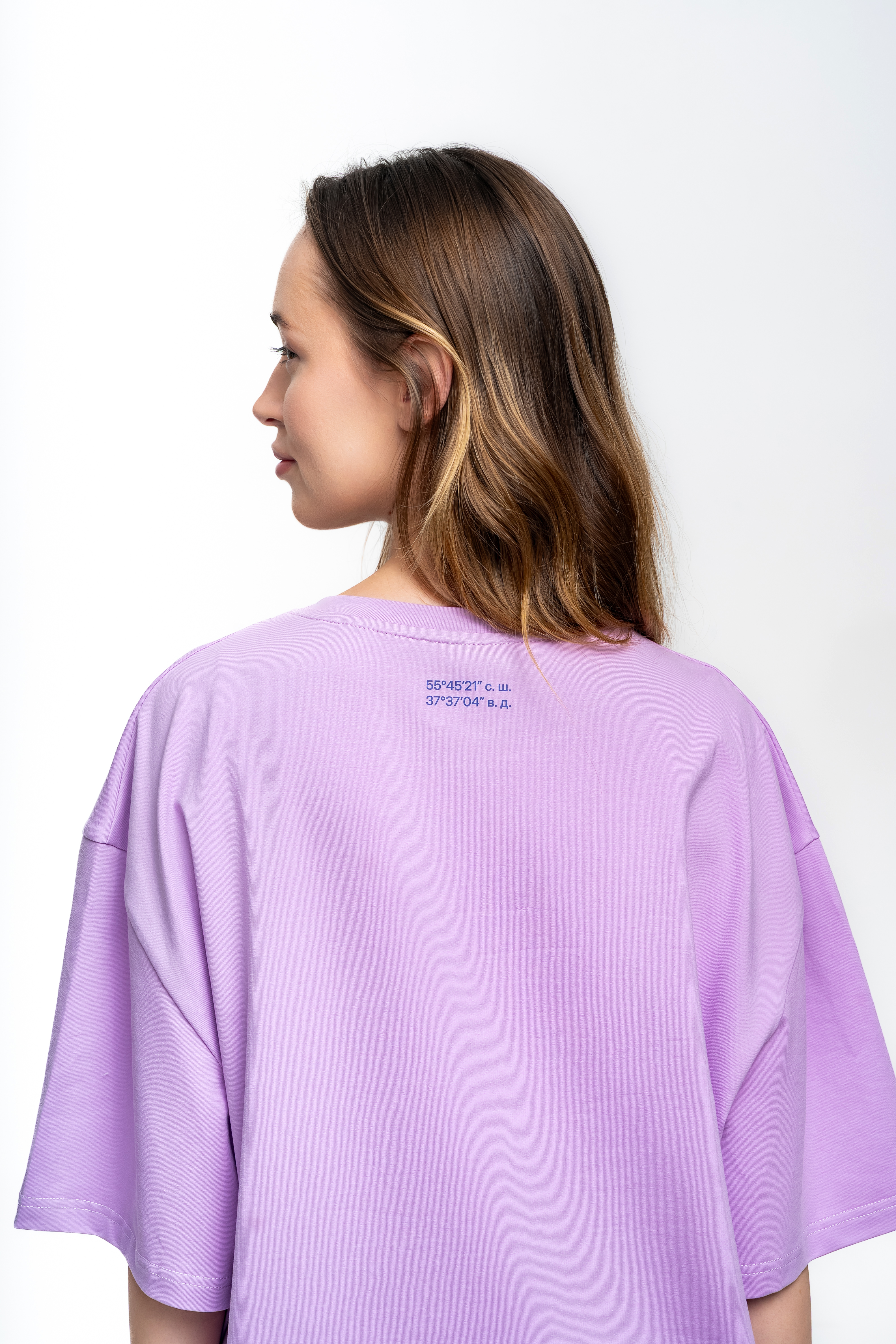 Сиреневая футболка с фиолетовым логотипом - Изображение 4