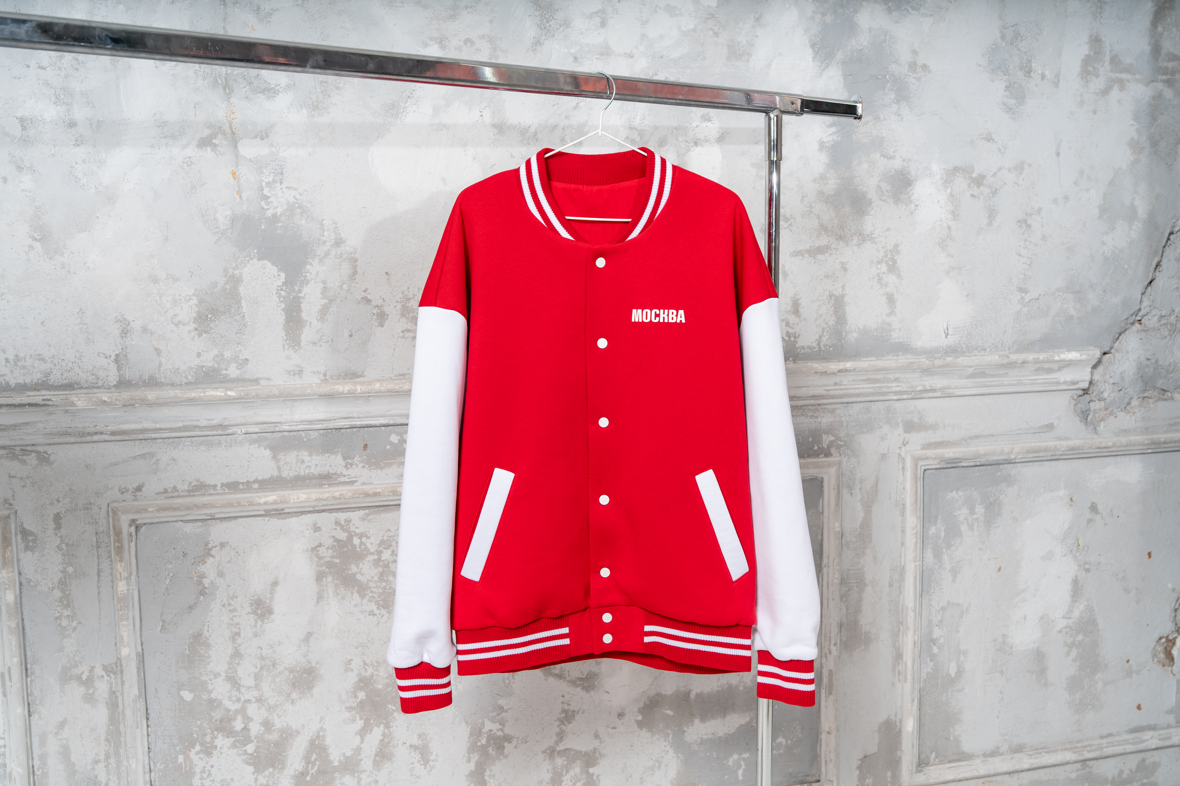 Бомбер красный